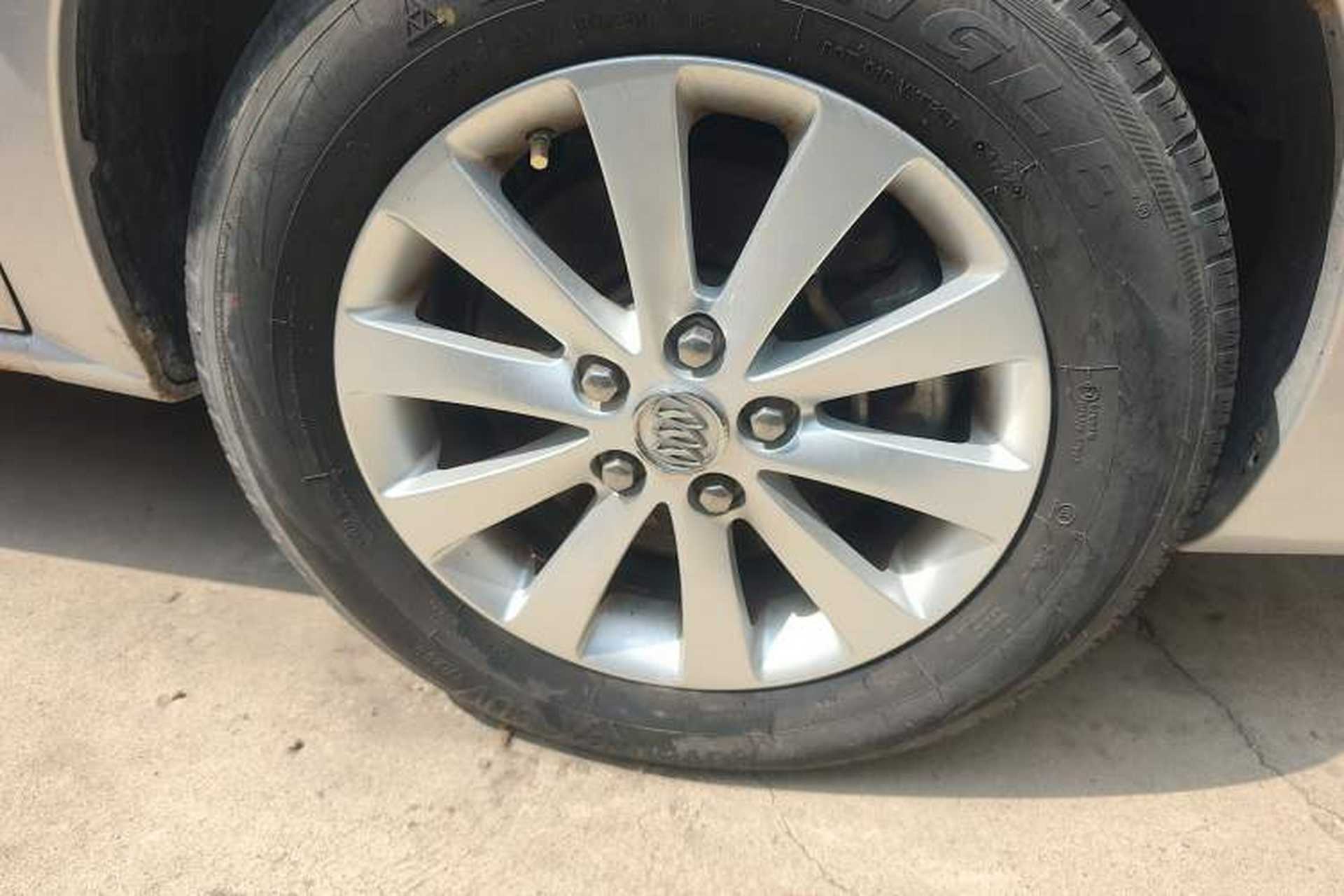 Used Buick GL8 2012 2.4L BASE Comfort Edition Right Front Wheel Hub