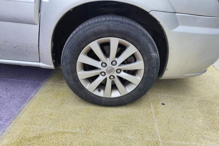 Used Buick GL8 2012 2.4L BASE Comfort Edition Right Front Wheel Hub
