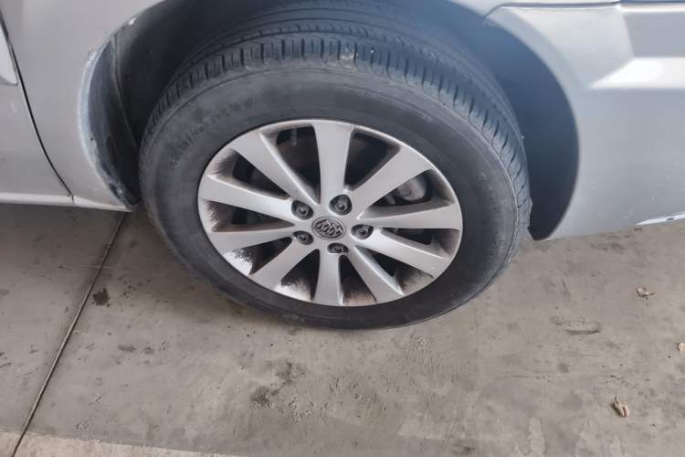 Used Buick GL8 2012 2.4L BASE Comfort Edition Right Front Wheel Hub