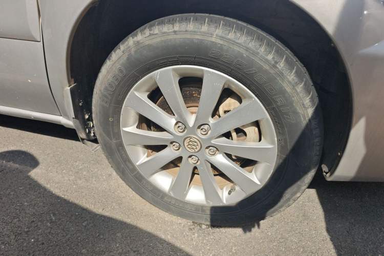 Used Buick GL8 2012 2.4L BASE Comfort Edition Right Front Wheel Hub