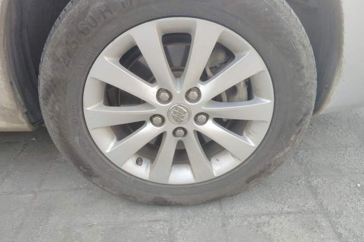 Used Buick GL8 2012 2.4L BASE Comfort Edition Right Front Wheel Hub