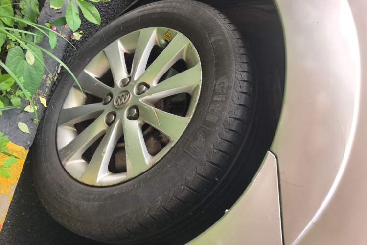 Used Buick GL8 2012 2.4L BASE Comfort Edition Right Front Wheel Hub
