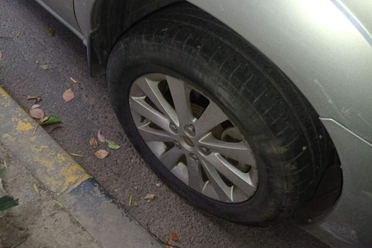 Used Buick GL8 2012 2.4L BASE Comfort Edition Right Front Wheel Hub