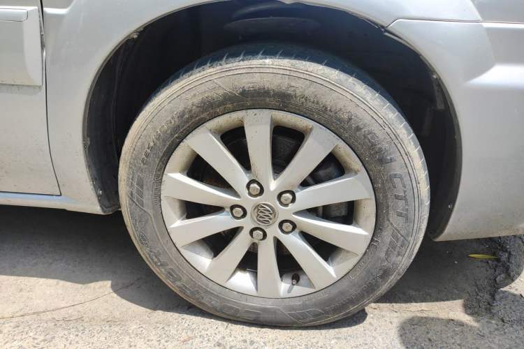 Used Buick GL8 2012 2.4L BASE Comfort Edition Right Front Wheel Hub