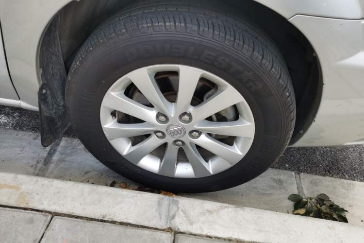 Used Buick GL8 2012 2.4L BASE Comfort Edition Right Front Wheel Hub
