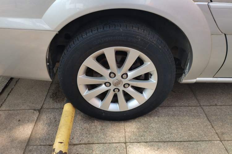 Used Buick GL8 2012 2.4L BASE Comfort Edition Right Rear Wheel Hub