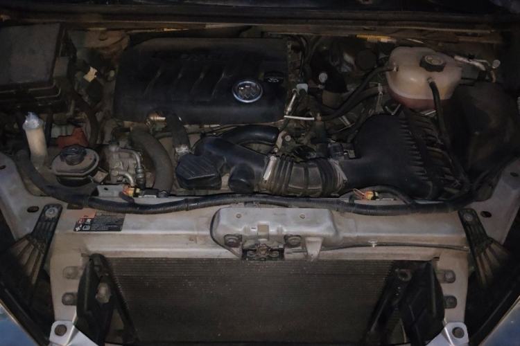 Used Buick GL8 2012 2.4L BASE Comfort Edition Engine Bay