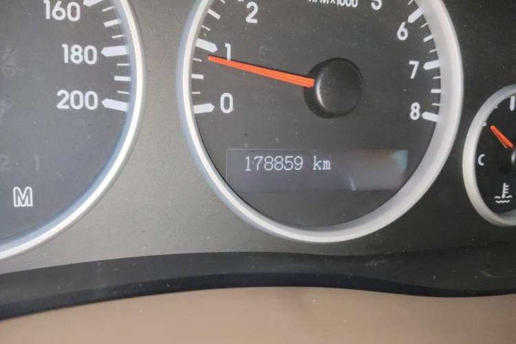Used Buick GL8 2012 2.4L BASE Comfort Edition Odometer Close Up