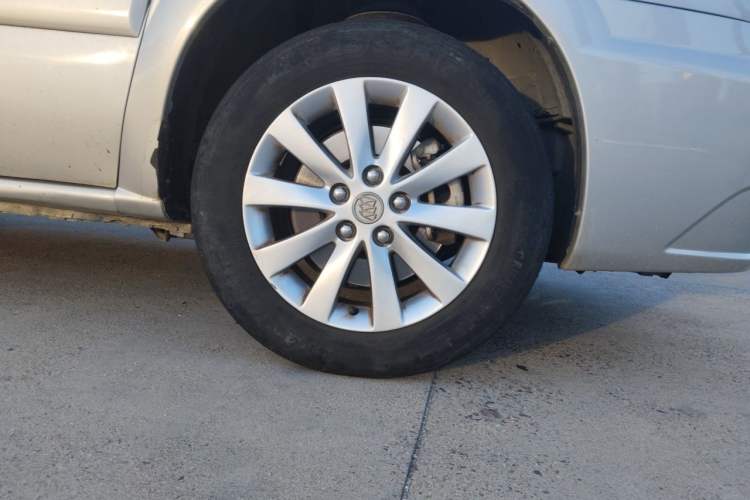 Used Buick GL8 2012 2.4L BASE Comfort Edition Right Front Wheel Hub