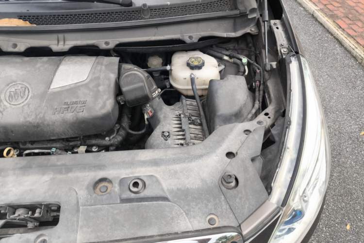 Used Buick GL8 2013 3.0L XT Luxury Business Flagship Edition Engine Bay Left
