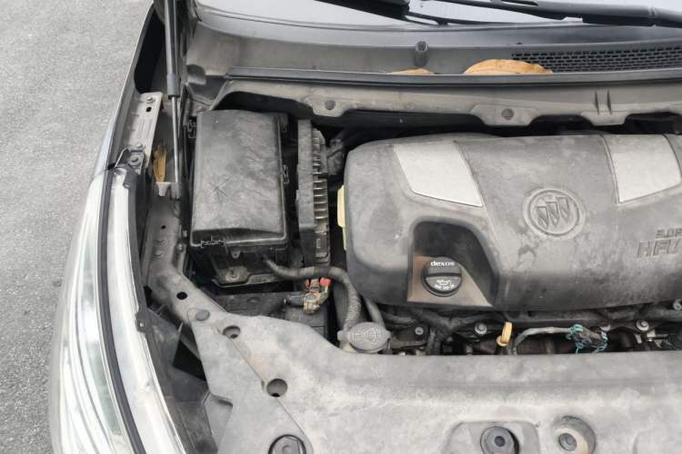 Used Buick GL8 2013 3.0L XT Luxury Business Flagship Edition Engine Bay Right