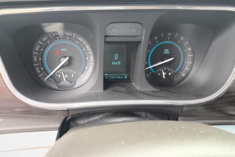 Used Buick GL8 2013 3.0L XT Luxury Business Flagship Edition Odometer Close Up