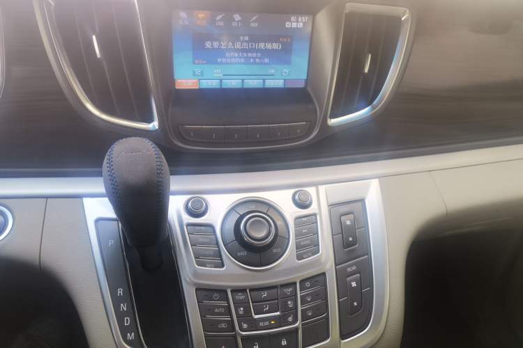 Used Buick GL8 2013 3.0L GT Luxury Business Haoya Edition Audio And AC Panel