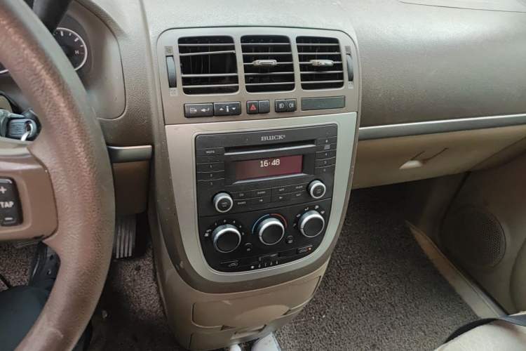 Used Buick GL8 2013 2.4L Comfort Edition Audio And AC Panel