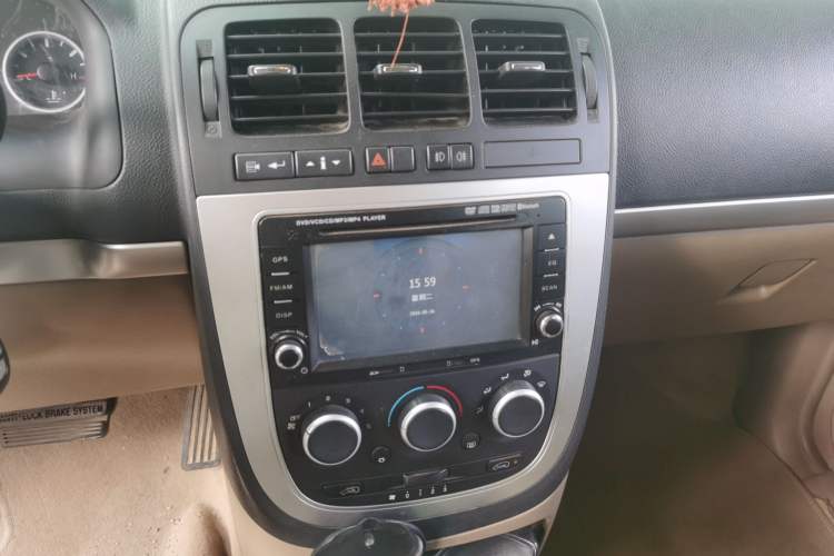 Used Buick GL8 2013 2.4L Executive Edition Audio And AC Panel