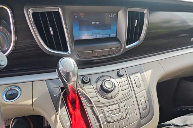 Used Buick GL8 2013 3.0L GT Luxury Business Haoya Edition Audio And AC Panel