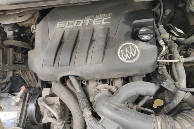 Used Buick GL8 2013 2.4L Comfort Edition Engine Bay