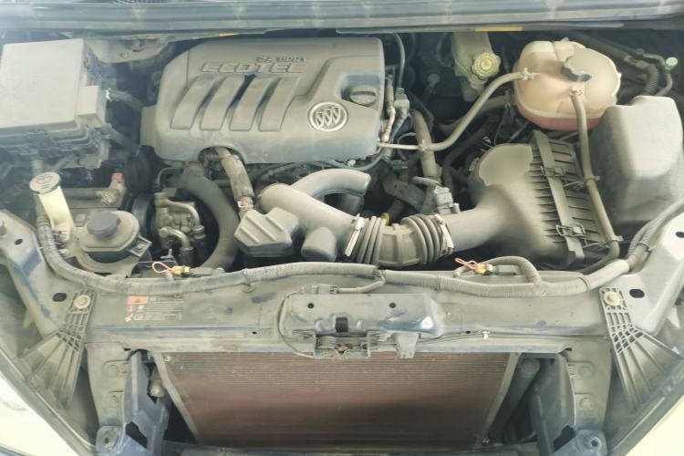 Used Buick GL8 2013 2.4L Classic Edition Engine Bay