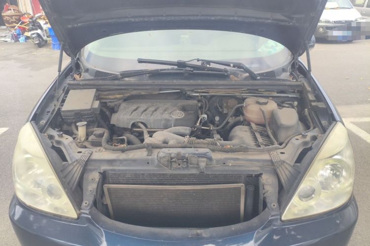 Used Buick GL8 2013 2.4L Comfort Edition Engine Bay