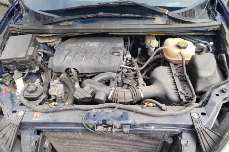 Used Buick GL8 2013 2.4L Comfort Edition Engine Bay