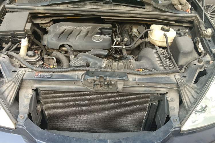 Used Buick GL8 2013 2.4L Comfort Edition Engine Bay