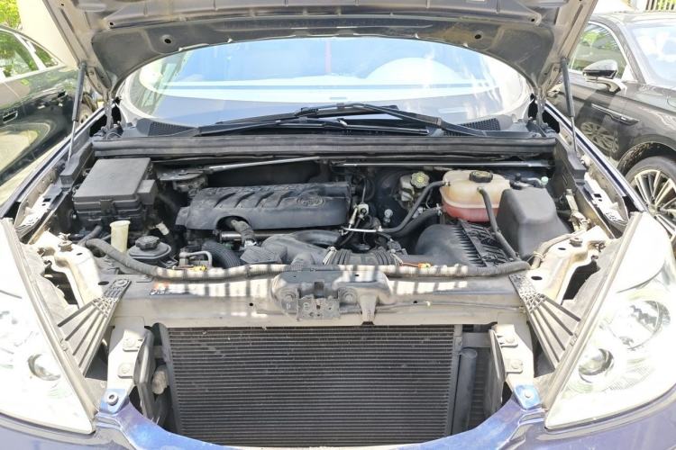 Used Buick GL8 2013 2.4L Comfort Edition Engine Bay
