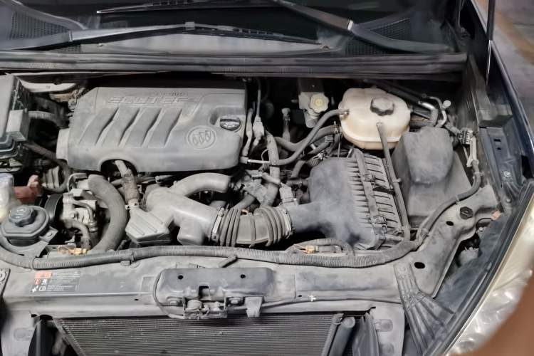 Used Buick GL8 2013 2.4L Comfort Edition Engine Bay Left