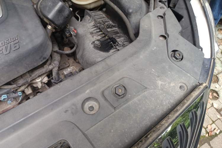 Used Buick GL8 2013 3.0L XT Luxury Business Flagship Edition Engine Bay Left