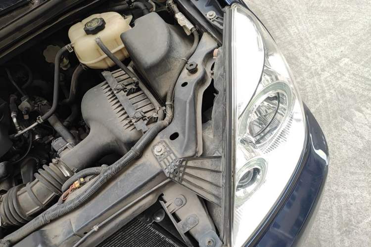 Used Buick GL8 2013 2.4L Comfort Edition Engine Bay Left