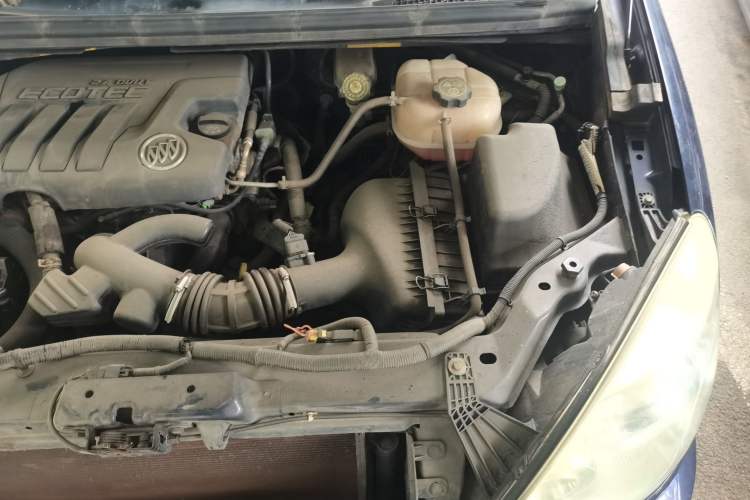 Used Buick GL8 2013 2.4L Classic Edition Engine Bay Left