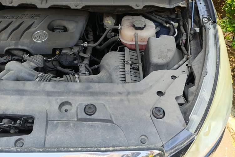 Used Buick GL8 2013 2.4L CT Luxury Business Comfort Edition Engine Bay Left