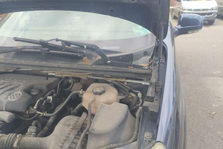 Used Buick GL8 2013 2.4L Comfort Edition Engine Bay Left