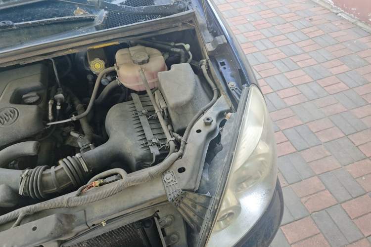 Used Buick GL8 2013 2.4L Classic Edition Engine Bay Left