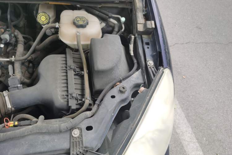 Used Buick GL8 2013 2.4L Executive Edition Engine Bay Left