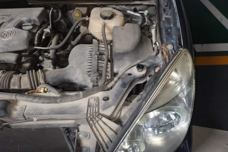 Used Buick GL8 2013 2.4L Comfort Edition Engine Bay Left
