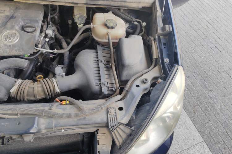 Used Buick GL8 2013 2.4L Classic Edition Engine Bay Left