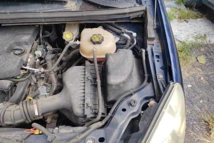 Used Buick GL8 2013 2.4L Comfort Edition Engine Bay Left