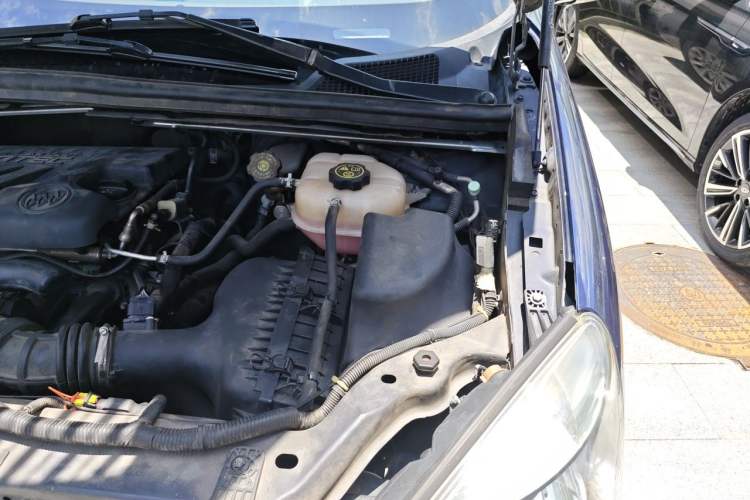 Used Buick GL8 2013 2.4L Comfort Edition Engine Bay Left