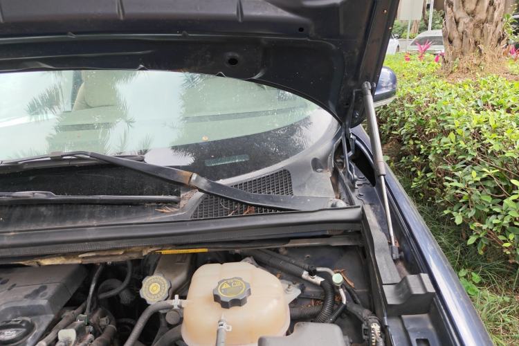 Used Buick GL8 2013 2.4L Classic Edition Engine Bay Left