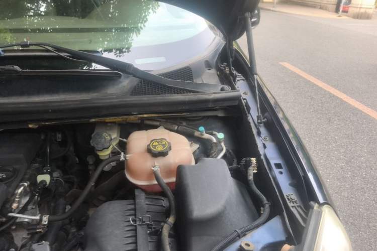 Used Buick GL8 2013 2.4L Classic Edition Engine Bay Left
