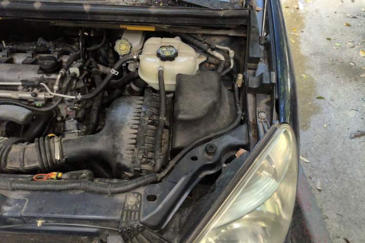 Used Buick GL8 2013 2.4L Comfort Edition Engine Bay Left