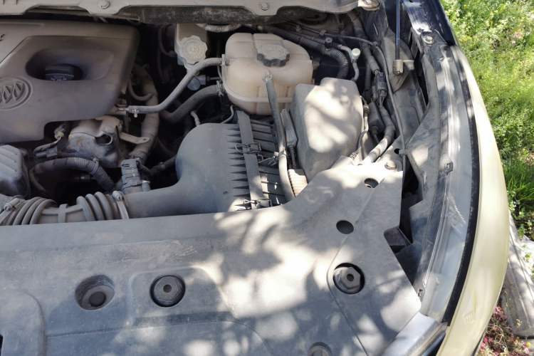 Used Buick GL8 2013 2.4L CT Luxury Business Comfort Edition Engine Bay Left