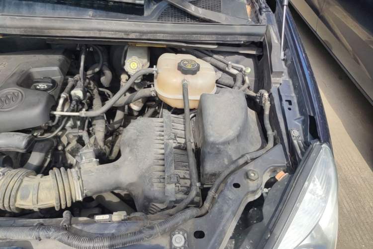 Used Buick GL8 2013 2.4L Comfort Edition Engine Bay Left