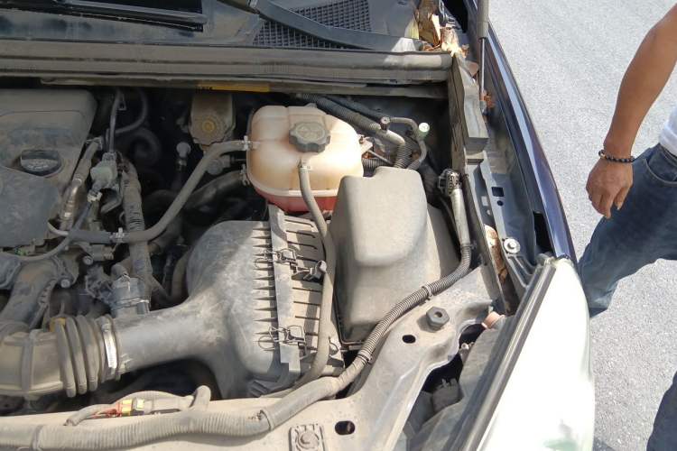 Used Buick GL8 2013 2.4L Classic Edition Engine Bay Left