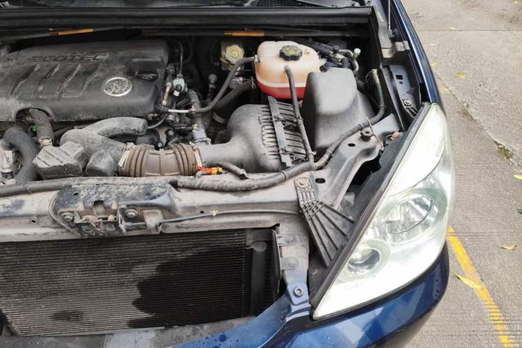 Used Buick GL8 2013 2.4L Classic Edition Engine Bay Left