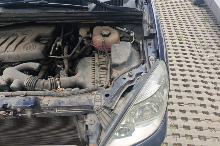 Used Buick GL8 2013 2.4L Classic Edition Engine Bay Left