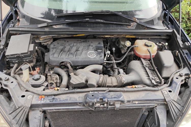 Used Buick GL8 2013 2.4L Classic Edition Engine Bay