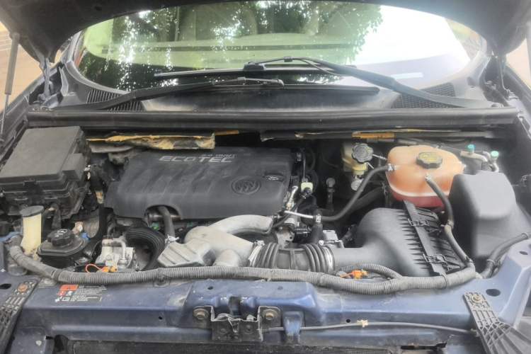 Used Buick GL8 2013 2.4L Classic Edition Engine Bay