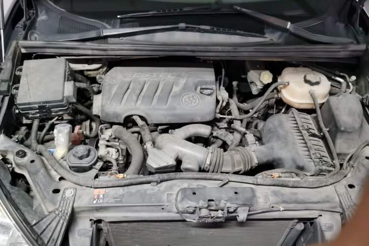 Used Buick GL8 2013 2.4L Comfort Edition Engine Bay Right