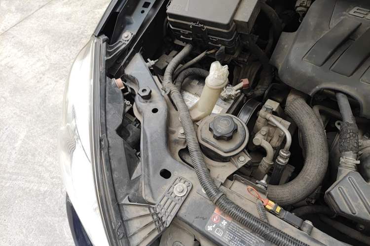 Used Buick GL8 2013 2.4L Comfort Edition Engine Bay Right